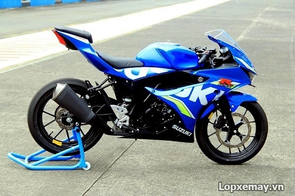 GSX S150 ĐỘ ĐẦU ĐÈN DUCATI MONSTER LeeAT moto Chuyên độ  body chế mủ moto PKL Cung cấp các loại pô độ cho xe máy Đồ chơi cho moto  PKL  LH 