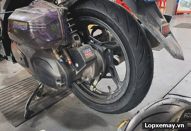 Nguyên tắc an toàn khi chạy xe máy mùa mưa đường trơn trượt - 5