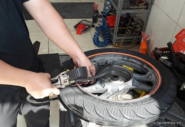 Bán lốp xe máy maxxis tại phường an hội tây tphcm - 1