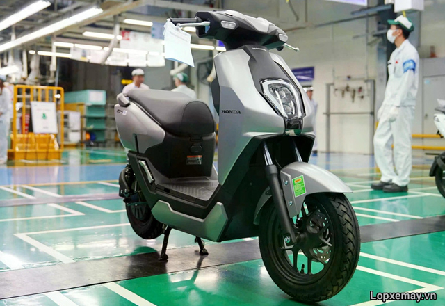 Xe máy điện honda icon e thay lốp maxxis wgv có bám đường tốt không - 1