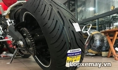 Ưu điểm của lốp xe máy Michelin Pilot Road 4 cho moto PKL